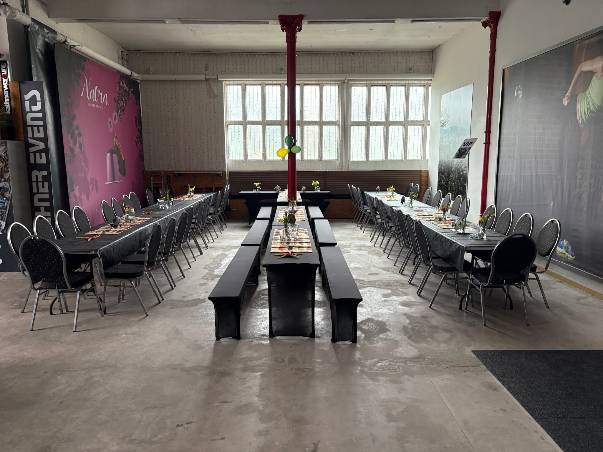 Club K1 – Tische und Stuehle